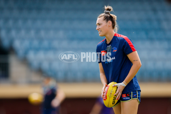 AFLW 2024 First Semi Final - Adelaide v Fremantle - A-55700264