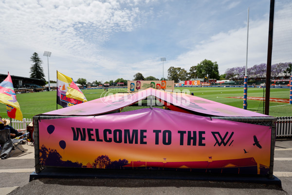 AFLW 2024 First Semi Final - Adelaide v Fremantle - A-55700265