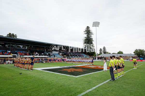 AFLW 2024 First Semi Final - Adelaide v Fremantle - A-55701739