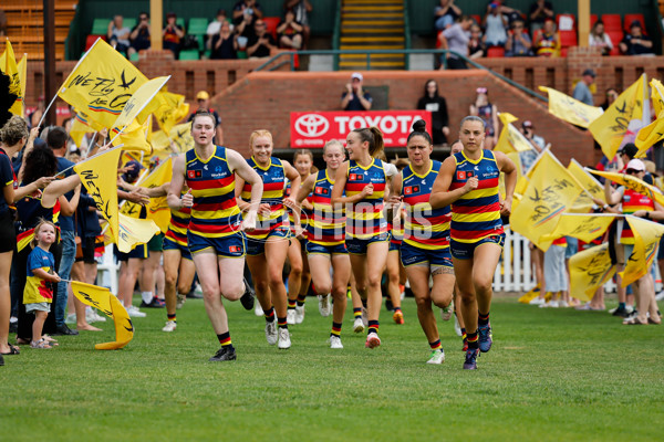 AFLW 2024 First Semi Final - Adelaide v Fremantle - A-55701740