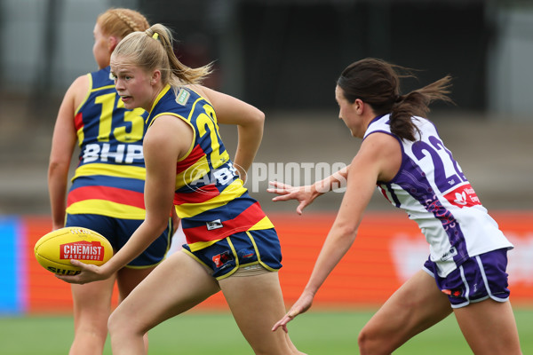 AFLW 2024 First Semi Final - Adelaide v Fremantle - A-55701775