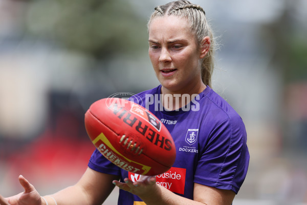 AFLW 2024 First Semi Final - Adelaide v Fremantle - A-55701780