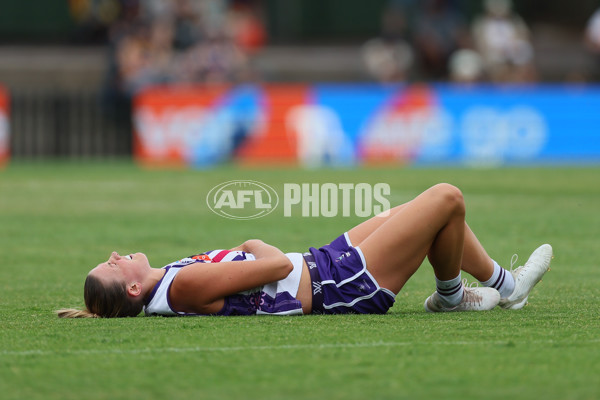 AFLW 2024 First Semi Final - Adelaide v Fremantle - A-55701784