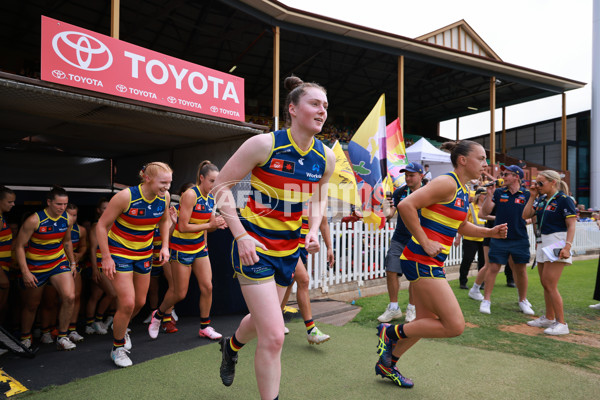 AFLW 2024 First Semi Final - Adelaide v Fremantle - A-55701789