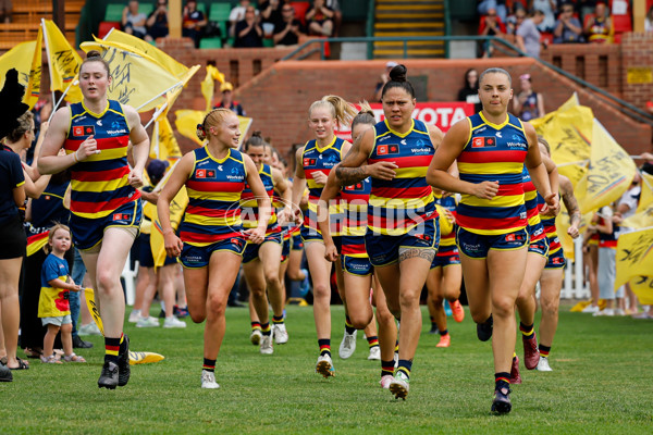 AFLW 2024 First Semi Final - Adelaide v Fremantle - A-55702014