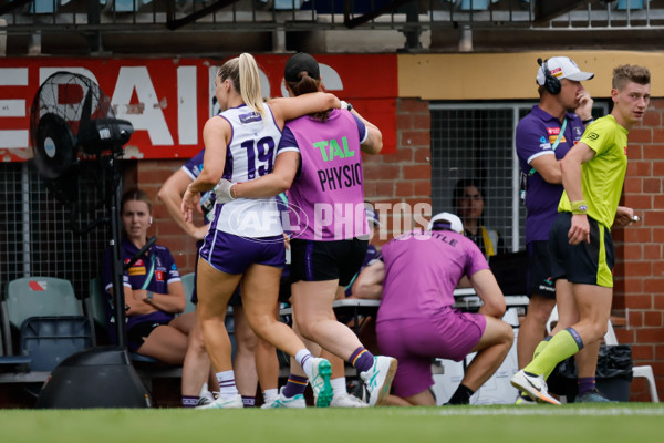 AFLW 2024 First Semi Final - Adelaide v Fremantle - A-55702027