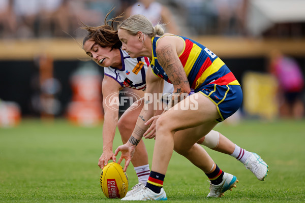 AFLW 2024 First Semi Final - Adelaide v Fremantle - A-55702058