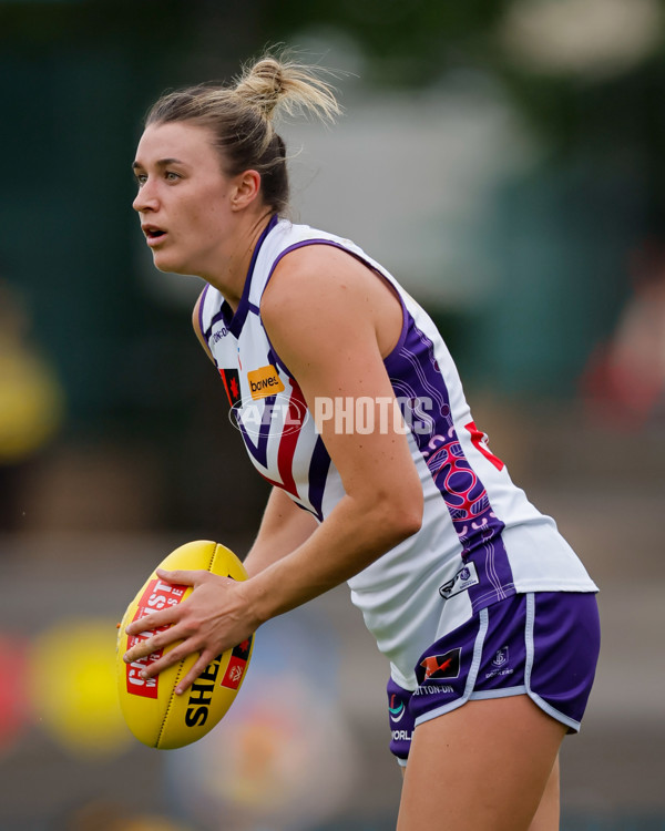 AFLW 2024 First Semi Final - Adelaide v Fremantle - A-55702063