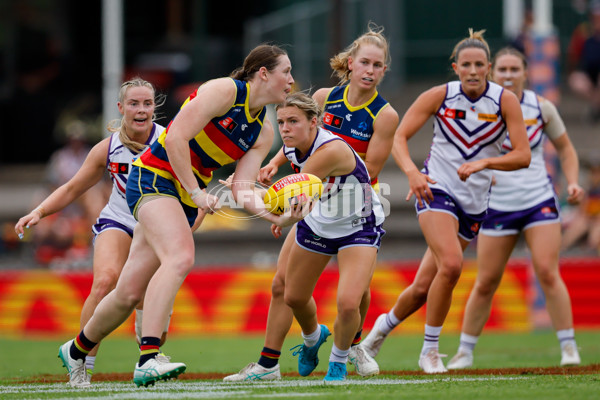 AFLW 2024 First Semi Final - Adelaide v Fremantle - A-55702065