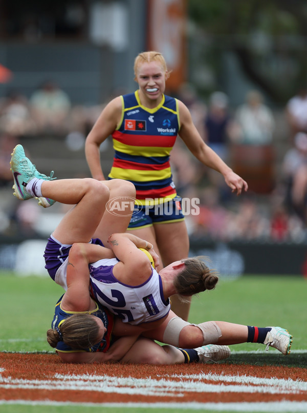 AFLW 2024 First Semi Final - Adelaide v Fremantle - A-55702080