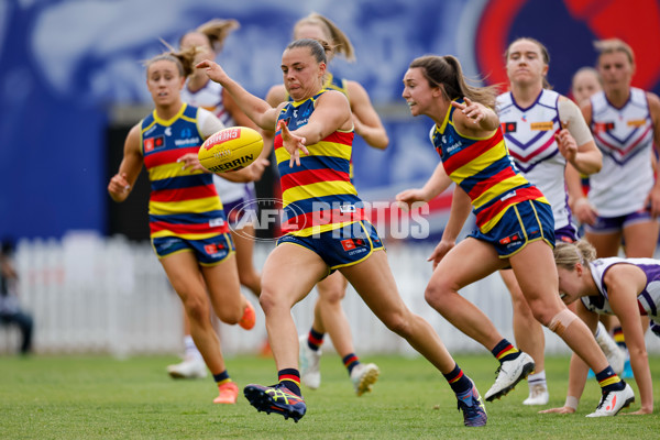 AFLW 2024 First Semi Final - Adelaide v Fremantle - A-55702097