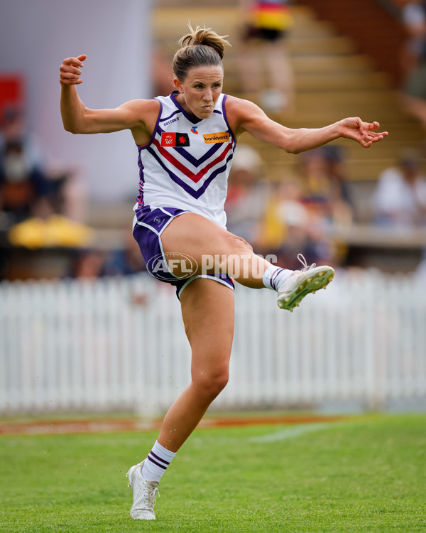 AFLW 2024 First Semi Final - Adelaide v Fremantle - A-55702100