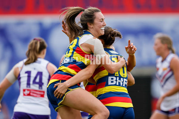 AFLW 2024 First Semi Final - Adelaide v Fremantle - A-55702101