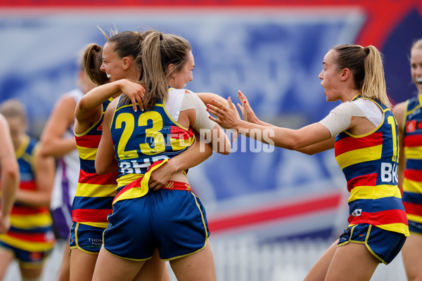 AFLW 2024 First Semi Final - Adelaide v Fremantle - A-55702102