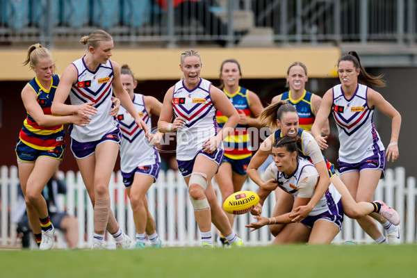 AFLW 2024 First Semi Final - Adelaide v Fremantle - A-55703530