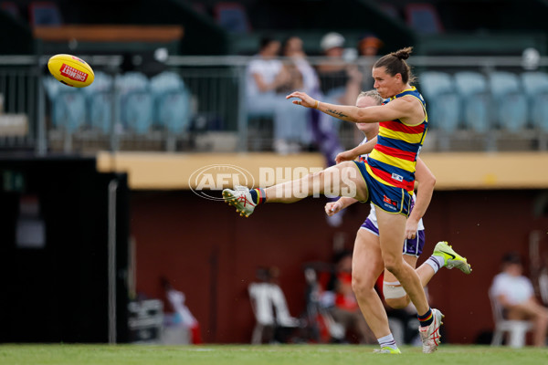 AFLW 2024 First Semi Final - Adelaide v Fremantle - A-55703554