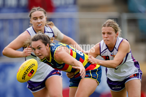 AFLW 2024 First Semi Final - Adelaide v Fremantle - A-55703556