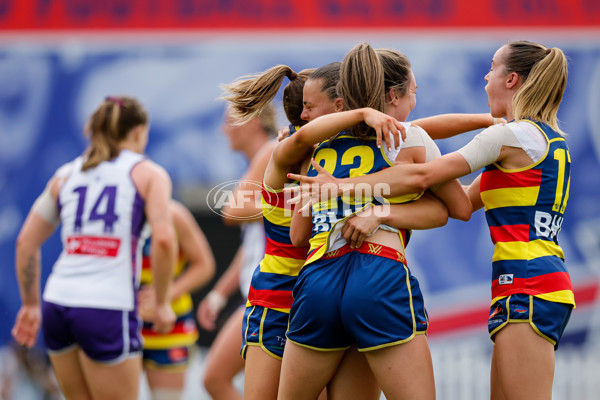 AFLW 2024 First Semi Final - Adelaide v Fremantle - A-55703558