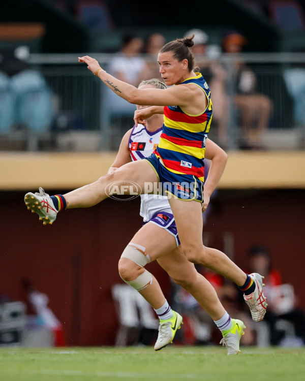 AFLW 2024 First Semi Final - Adelaide v Fremantle - A-55703559