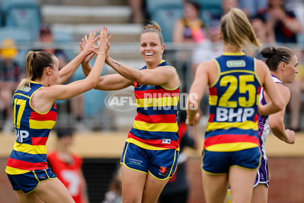 AFLW 2024 First Semi Final - Adelaide v Fremantle - A-55703580