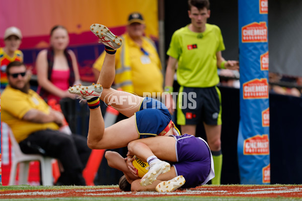 AFLW 2024 First Semi Final - Adelaide v Fremantle - A-55703581