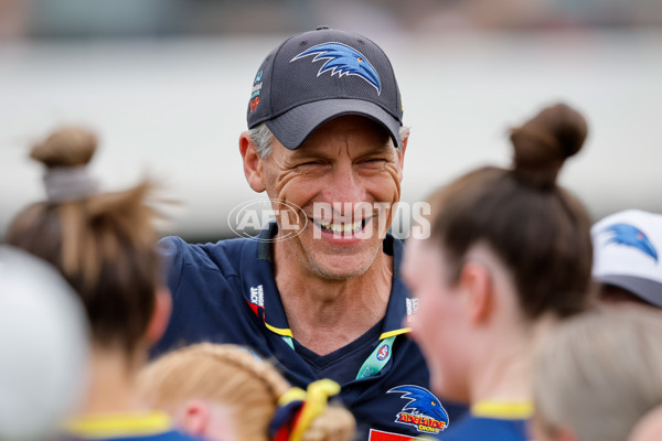 AFLW 2024 First Semi Final - Adelaide v Fremantle - A-55703596