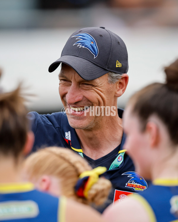 AFLW 2024 First Semi Final - Adelaide v Fremantle - A-55703597