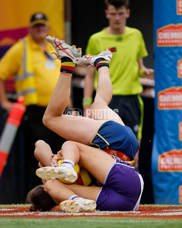 AFLW 2024 First Semi Final - Adelaide v Fremantle - A-55704849