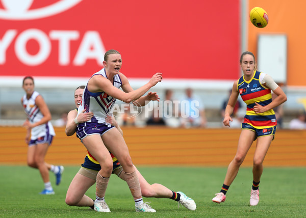 AFLW 2024 First Semi Final - Adelaide v Fremantle - A-55704855