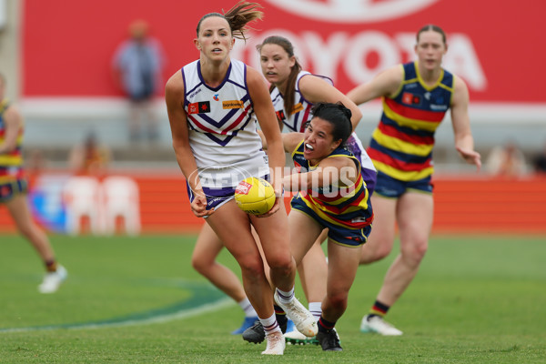 AFLW 2024 First Semi Final - Adelaide v Fremantle - A-55704885