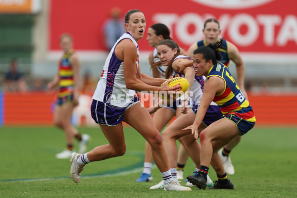 AFLW 2024 First Semi Final - Adelaide v Fremantle - A-55704887