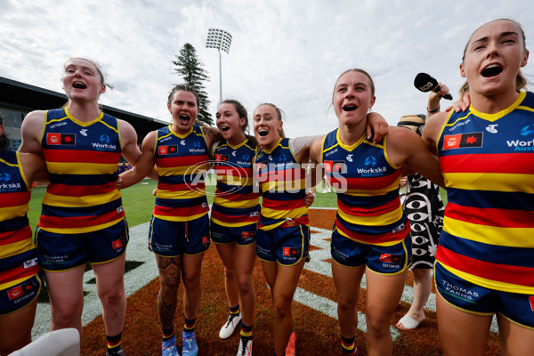 AFLW 2024 First Semi Final - Adelaide v Fremantle - A-55704907