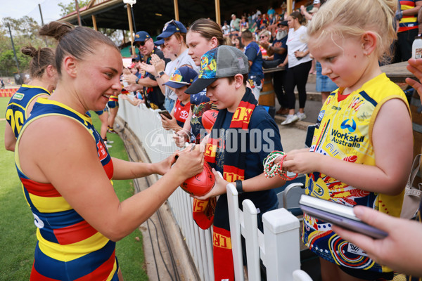 AFLW 2024 First Semi Final - Adelaide v Fremantle - A-55704922