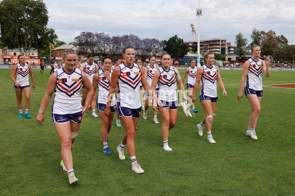 AFLW 2024 First Semi Final - Adelaide v Fremantle - A-55704923