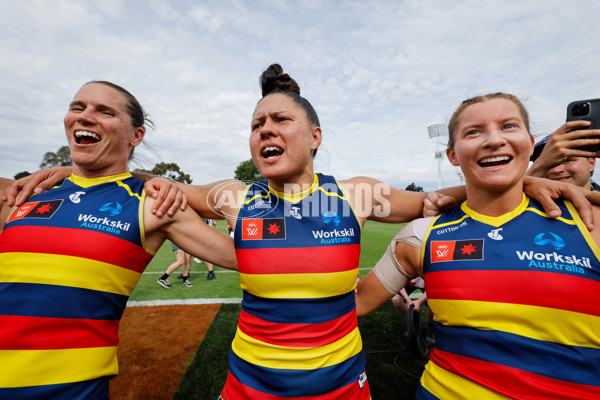 AFLW 2024 First Semi Final - Adelaide v Fremantle - A-55705865