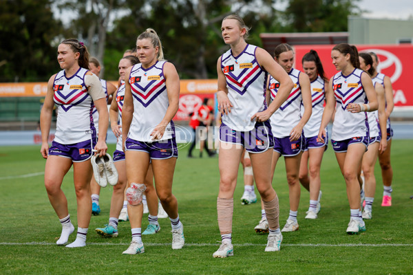 AFLW 2024 First Semi Final - Adelaide v Fremantle - A-55705868