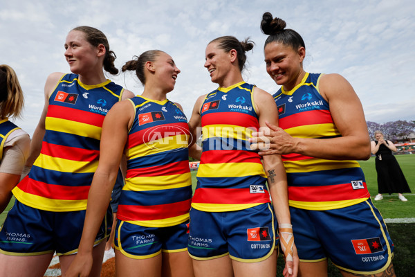 AFLW 2024 First Semi Final - Adelaide v Fremantle - A-55705879