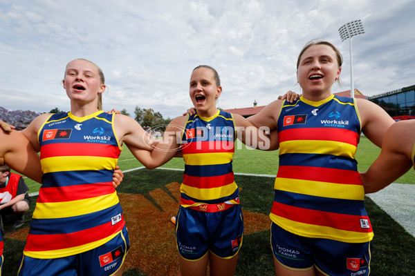 AFLW 2024 First Semi Final - Adelaide v Fremantle - A-55705880