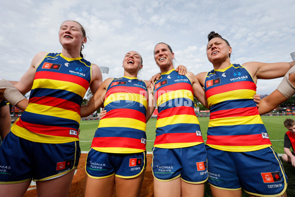 AFLW 2024 First Semi Final - Adelaide v Fremantle - A-55705881