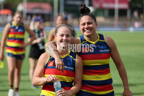 AFLW 2024 First Semi Final - Adelaide v Fremantle - A-55705899