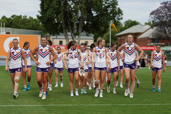 AFLW 2024 First Semi Final - Adelaide v Fremantle - A-55705903