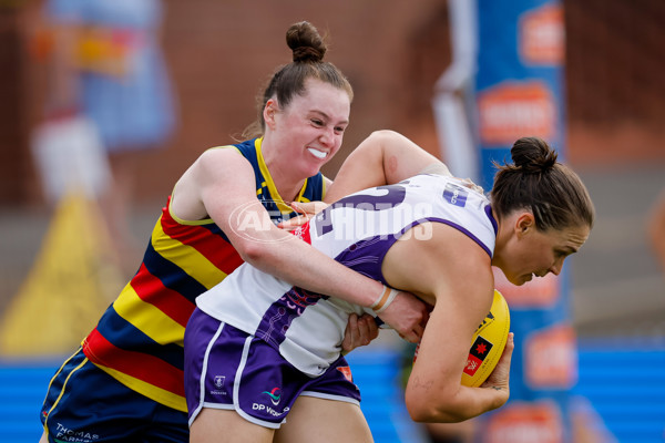 AFLW 2024 First Semi Final - Adelaide v Fremantle - A-55705908