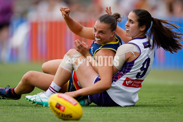 AFLW 2024 First Semi Final - Adelaide v Fremantle - A-55705909