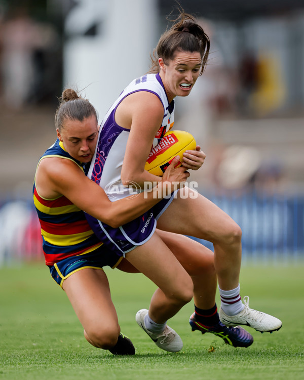 AFLW 2024 First Semi Final - Adelaide v Fremantle - A-55705910