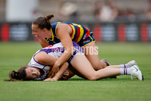 AFLW 2024 First Semi Final - Adelaide v Fremantle - A-55705915