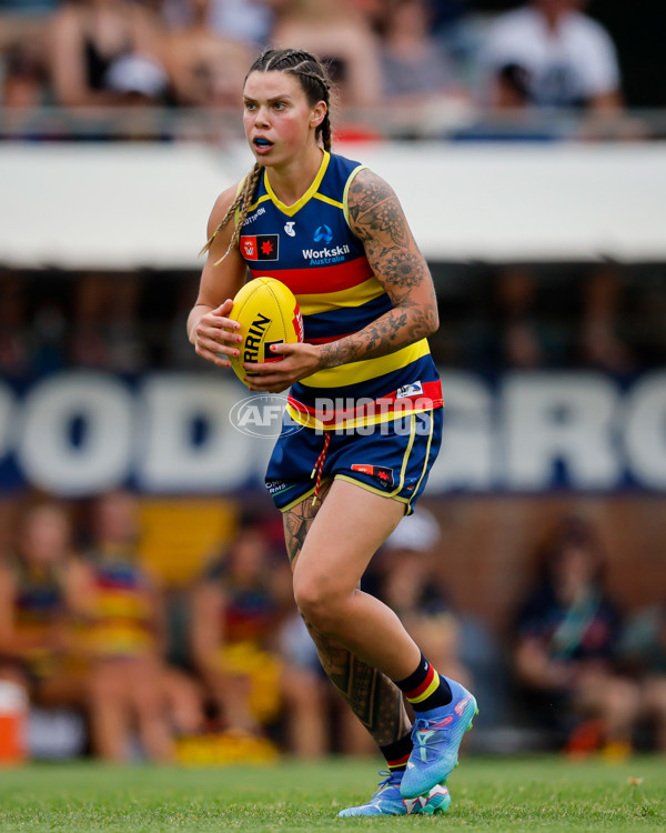 AFLW 2024 First Semi Final - Adelaide v Fremantle - A-55705928