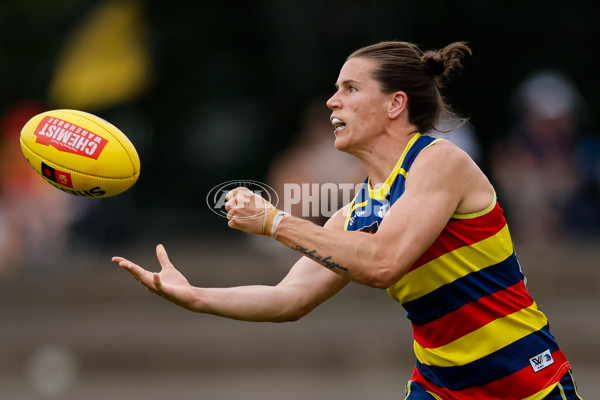 AFLW 2024 First Semi Final - Adelaide v Fremantle - A-55705931