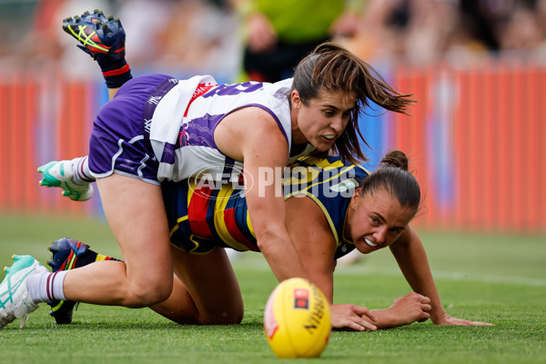 AFLW 2024 First Semi Final - Adelaide v Fremantle - A-55707773