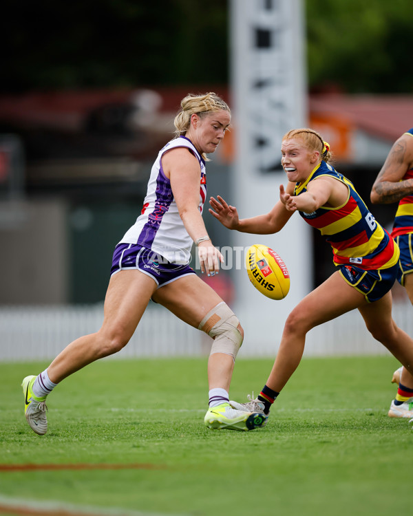 AFLW 2024 First Semi Final - Adelaide v Fremantle - A-55707778