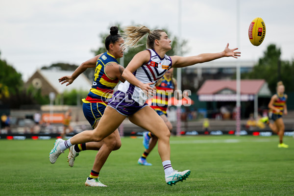 AFLW 2024 First Semi Final - Adelaide v Fremantle - A-55707790